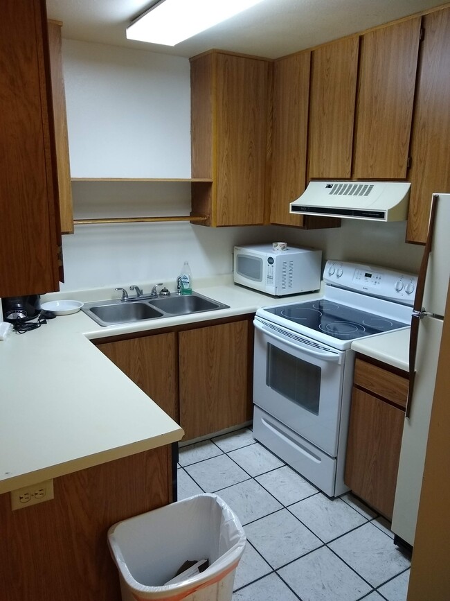 Kitchen, appliances included. - 361 N 300 W (Morningside)