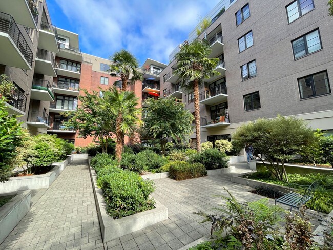 Foto del edificio - Gorgeous Furnished Pearl District Condo - ...