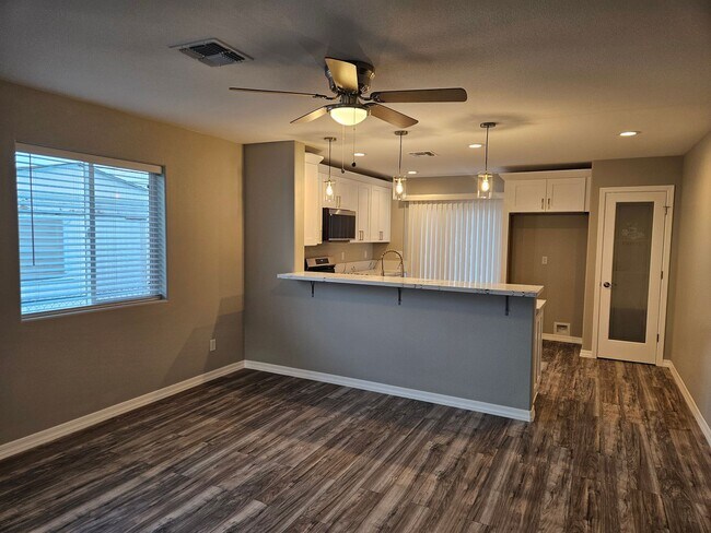 Foto del edificio - Beautiful and Affordable 2 bed/2 bath Single Family Home in BHC!