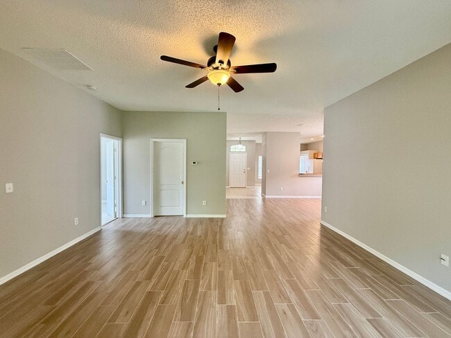 Building Photo - GREAT 3/2 HOME IN WATERSIDE SOUTHEAST ORLANDO
