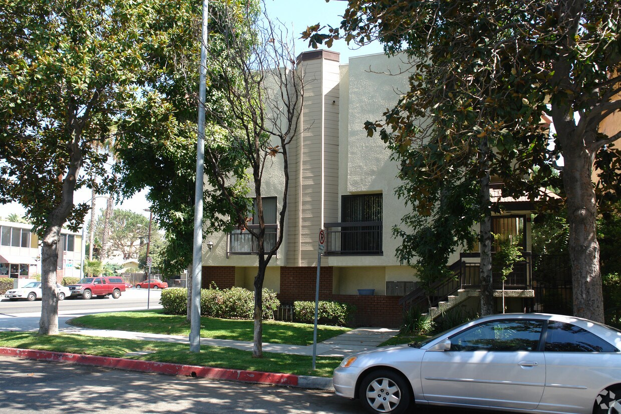 Foto del edificio - 800 E Wilson Ave