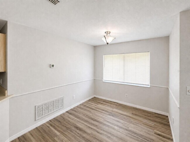 Foto del edificio - 7904 Waterview Way