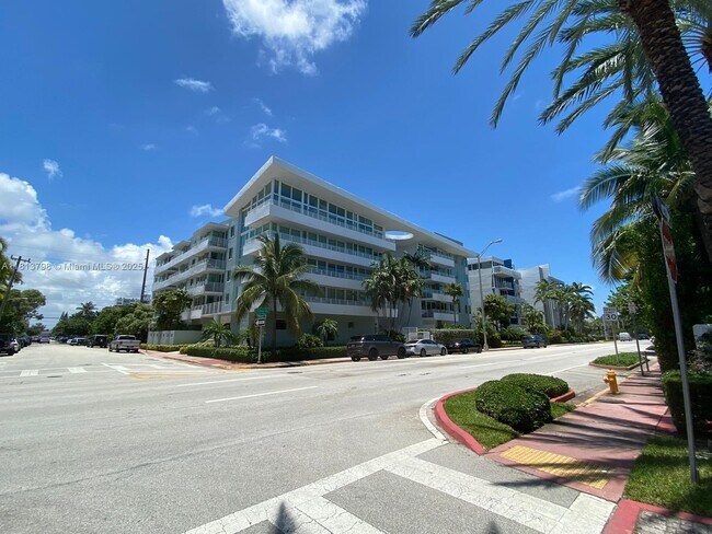 Foto del edificio - 7800 Collins Ave