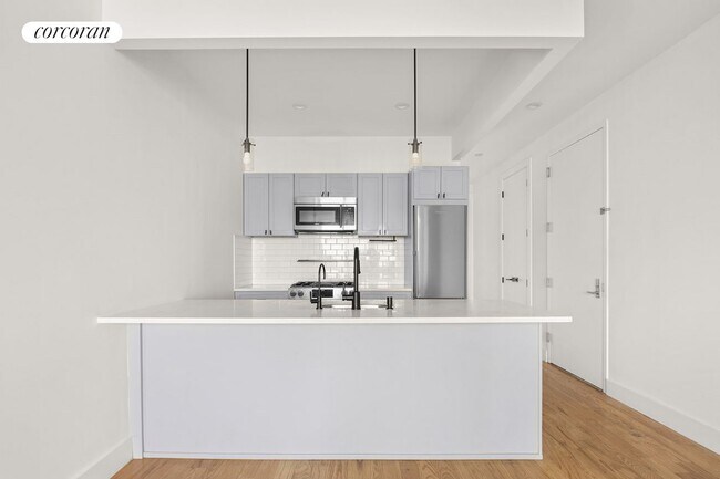 Building Photo - 27 Kossuth Pl