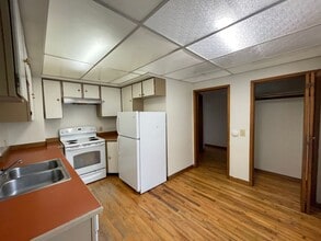 Building Photo - 1111 E Newark Ave