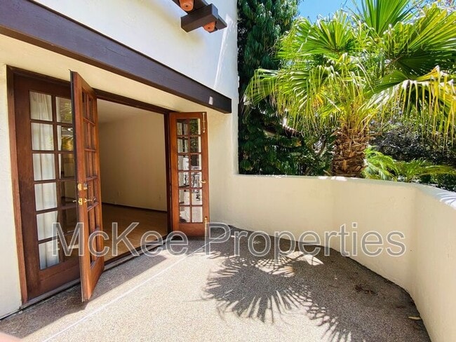 Building Photo - 8668 Villa La Jolla Dr