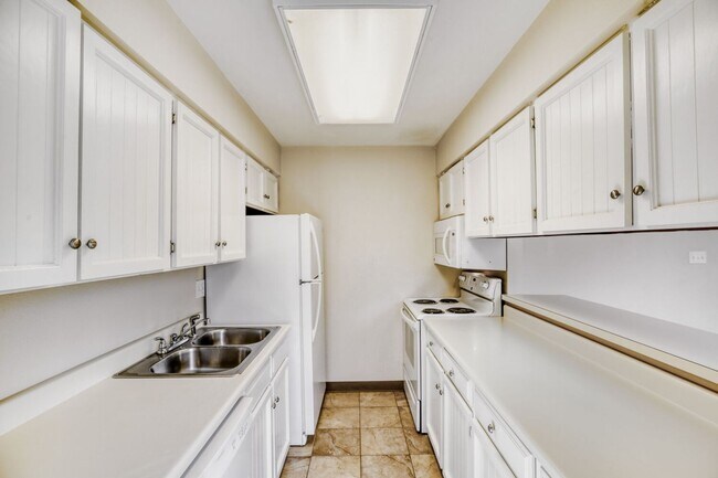 Foto del edificio - 8466 Everett Way