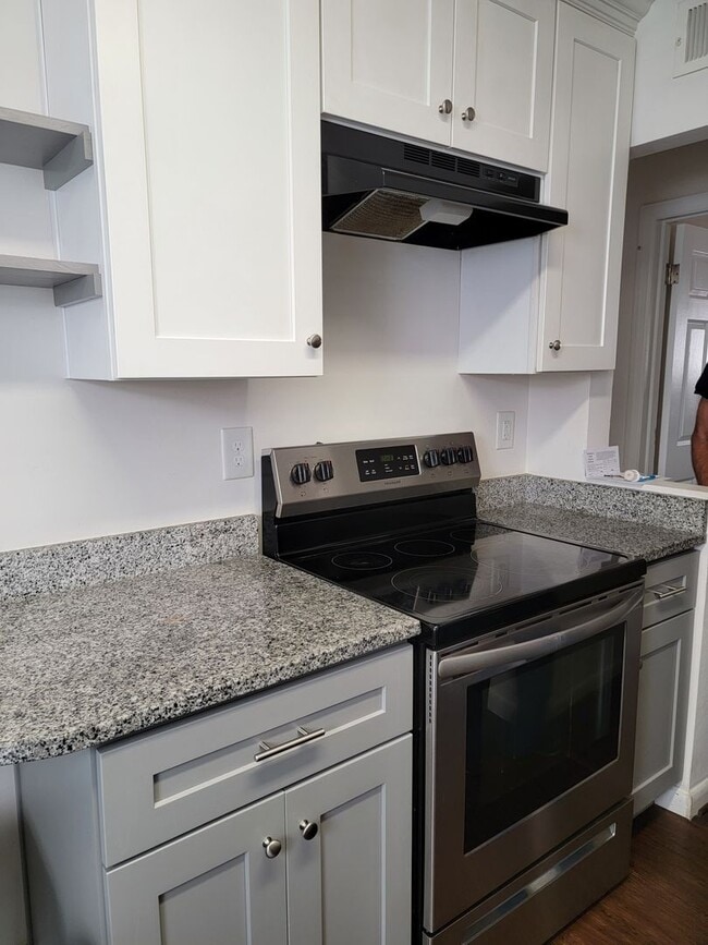 Photo - Front half of duplex, 2 bedroom 1 bath House