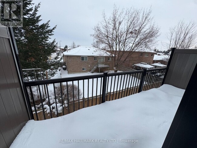 Photo du bâtiment - 540 Essa Rd