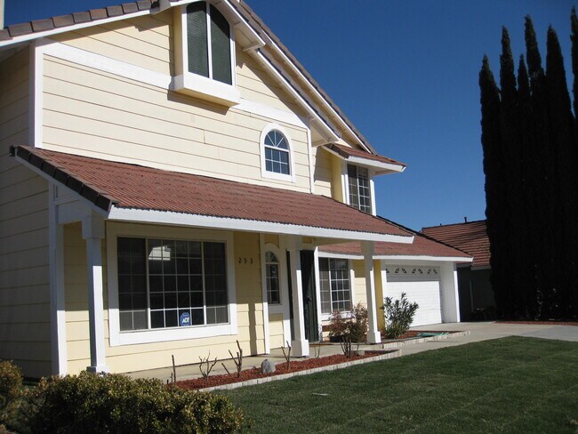 Building Photo - 253 E Avenue R2
