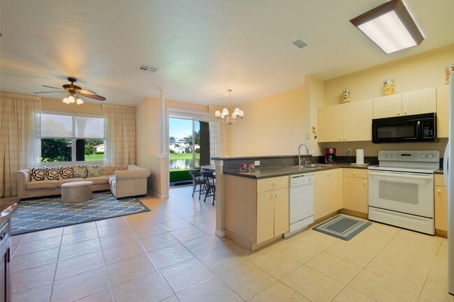 Building Photo - 213 River Bluff Ln