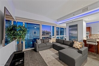 Building Photo - 4471 Dean Martin Dr