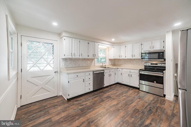 Foto del edificio - 31 Greentree Ln