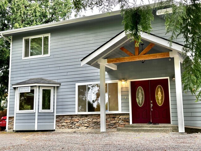 Foto del edificio - Rare Kent Gem, 3 BR | 3 BA | 2 DEN | 0.41 ...