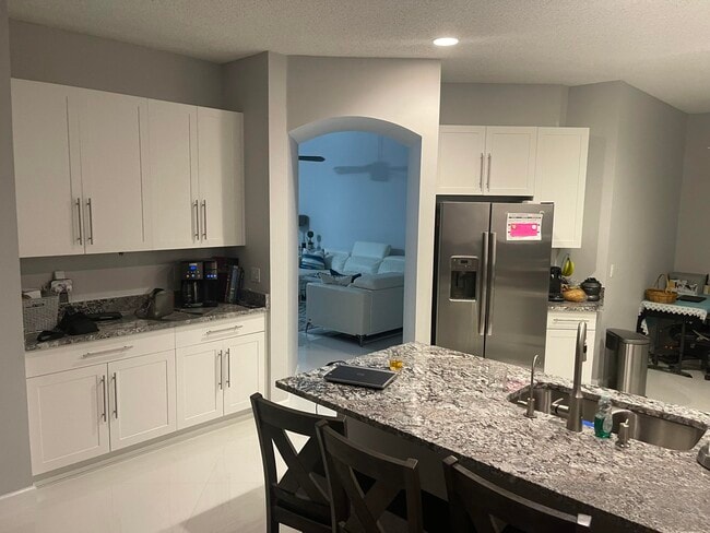 Foto del edificio - 1844 Capeside Cir