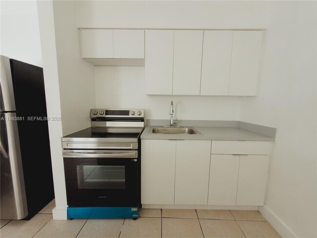 Foto del edificio - 1999 N Glades Dr