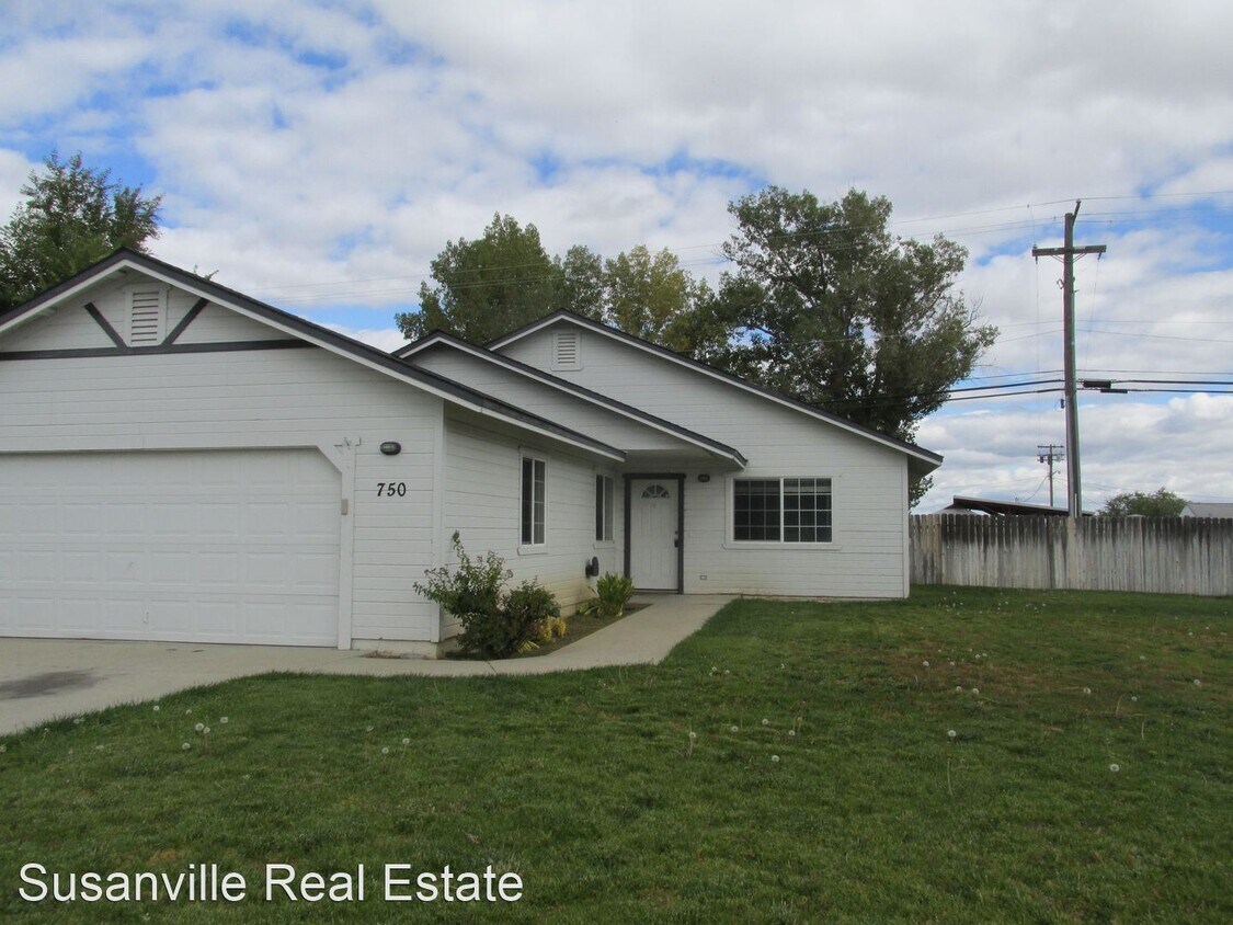 3 br, 2 bath House 750 Gem Drive House Rental in Susanville, CA