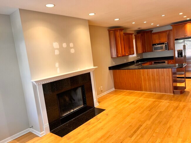 Building Photo - 2020 N Honore St