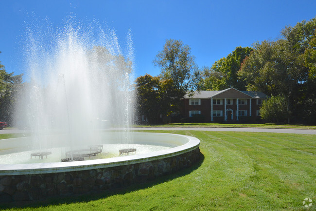 Building Photo - Fountain Village