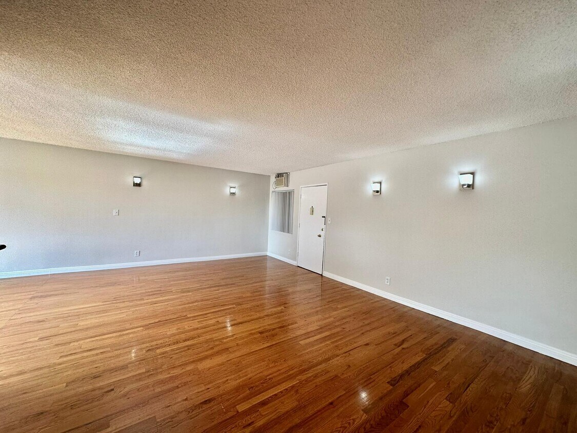 Primary Photo - 7706 Norton Ave