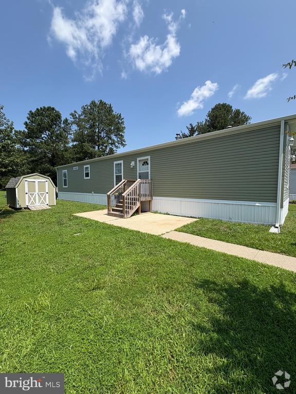 Building Photo - 4 Greenwood Cir
