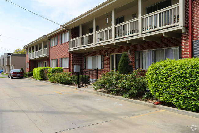 Building Photo - Ashton Court Apartments