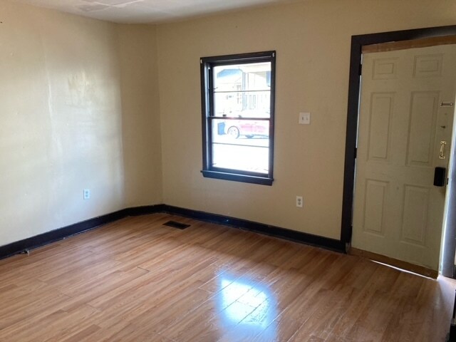 Building Photo - 313 Walnut Ave