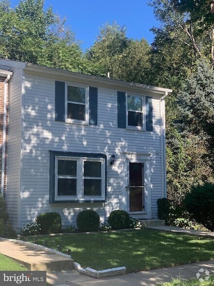 Building Photo - 9953 Valley Park Dr
