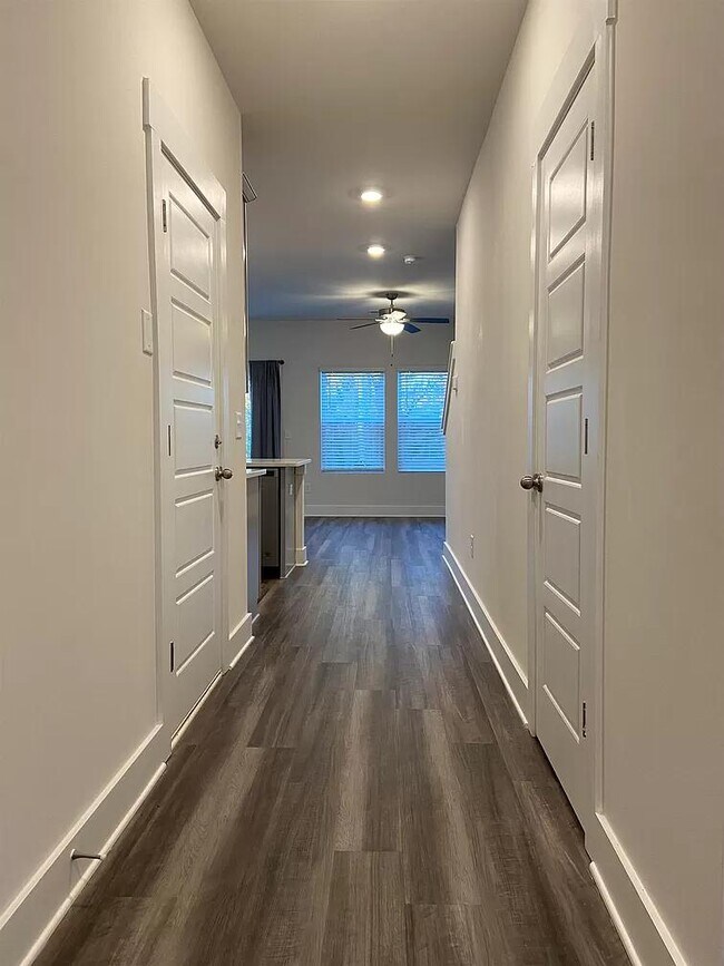 Foto del edificio - 822 Thread Way