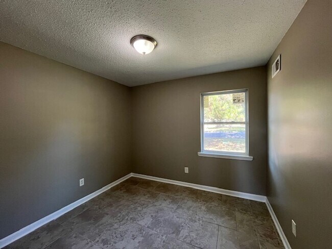 Foto del edificio - Renovated 3 Bedroom 1 Bath Home for Rent! Coming Available by July 1st!