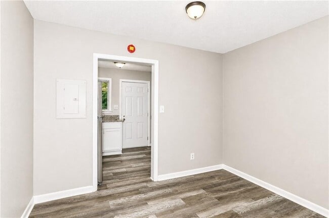 Building Photo - 2065 Alison Ct SW