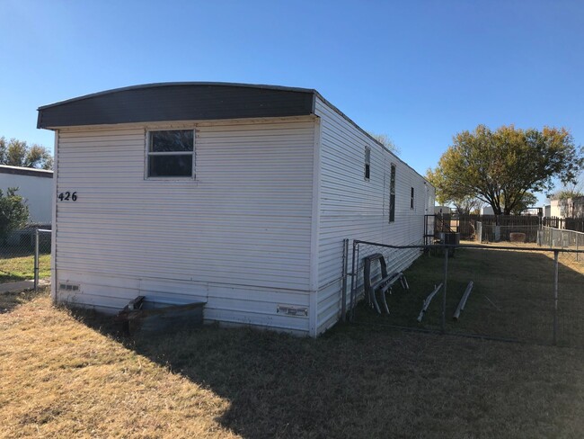 Building Photo - Trailer House; 3 bed 2 bath, covered patio