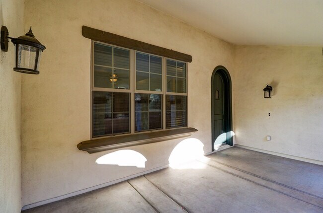 Foto del edificio - 15359 W Columbine Dr