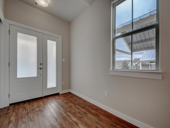 Building Photo - 341 Rose Dr