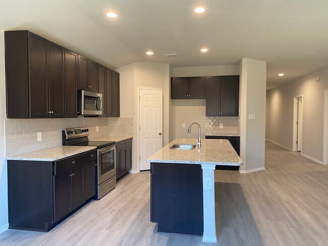 Building Photo - Modern Single Family Home in New Braunfels