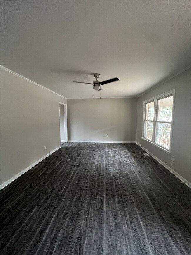 Building Photo - 1222 Essex Pl