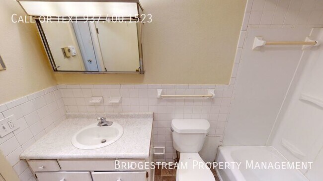 Building Photo - MONTH-TO-MONTH LEASE ONLY - Affordable, co...