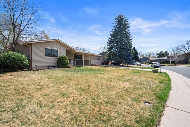 Building Photo - 5 bedroom / 2 bath / Beautifully Updated