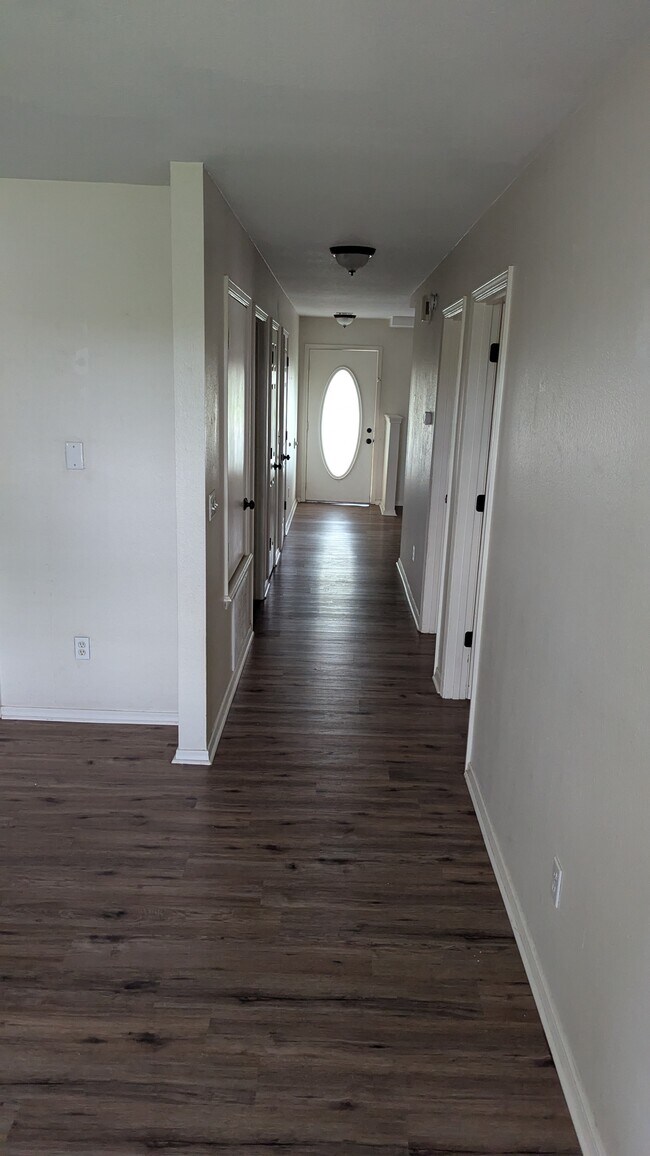 Foto del edificio - 809 E Eastview Dr