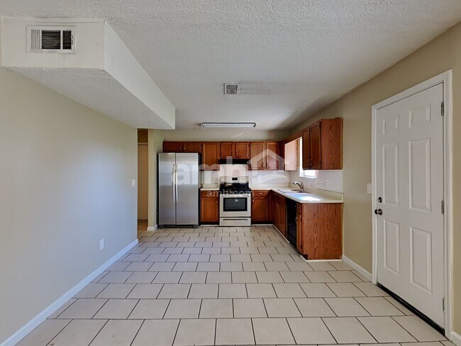 Foto del edificio - 131 The Esplanade Way SW