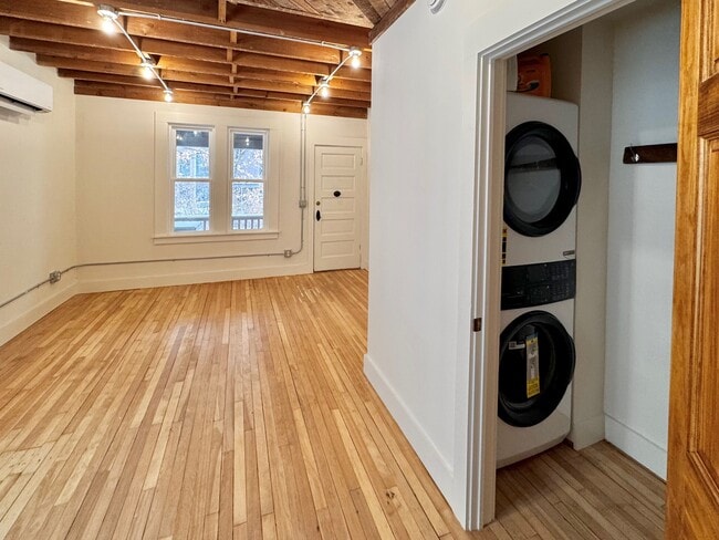 Building Photo - 1546 Selby Ave