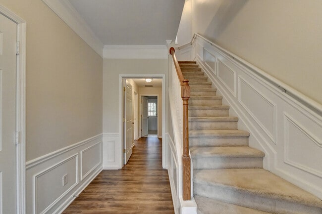 Building Photo - 2026 Merrimont Way