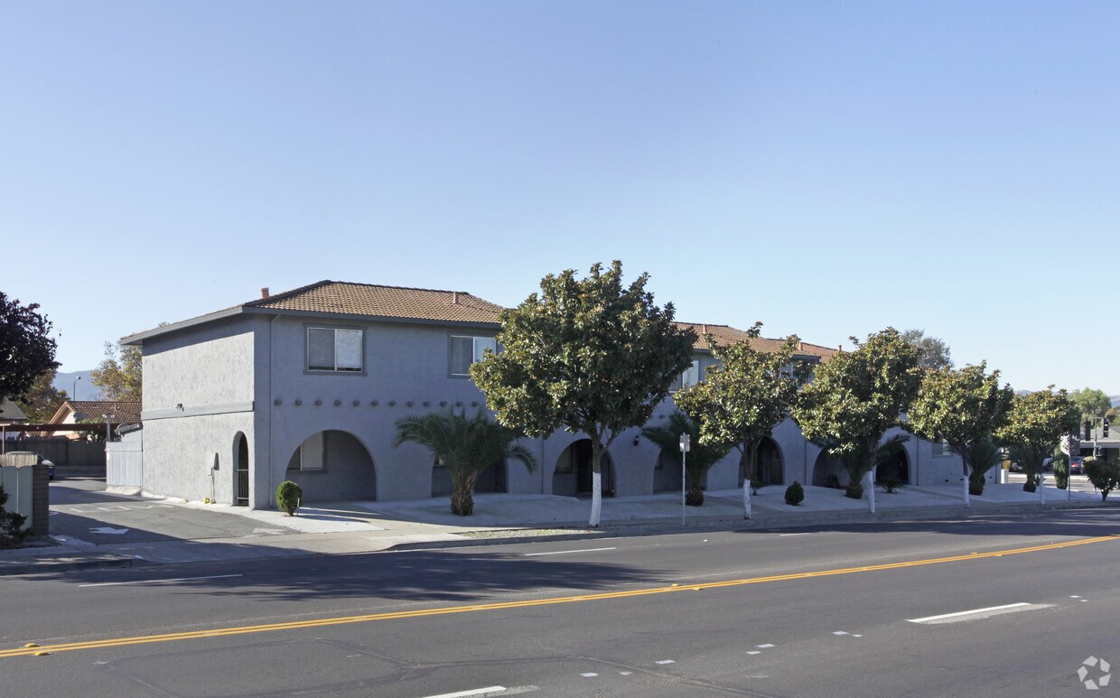 Primary Photo - 1501 Memorial Dr