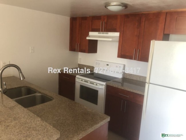 Building Photo - Spacious 2/1.5 townhouse at the Enclave