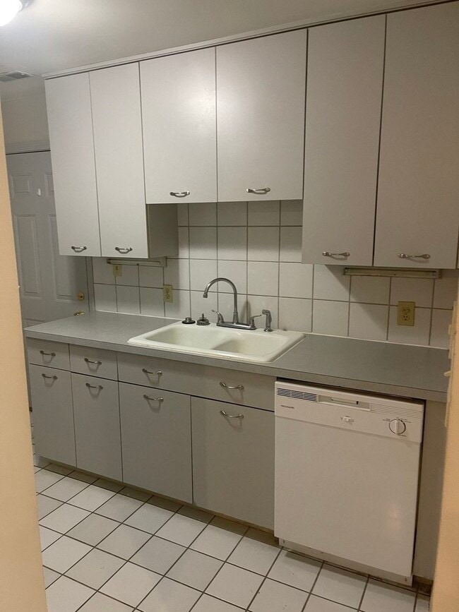 Building Photo - 300 W Jefferson St