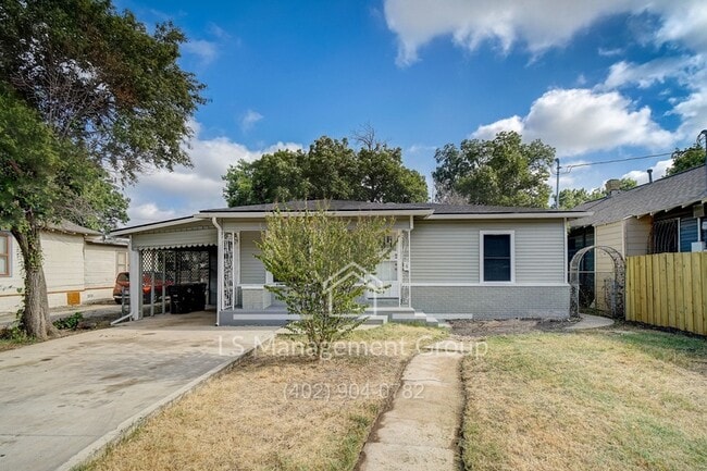 Building Photo - 609 Taft Blvd