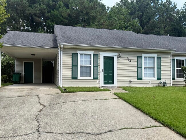 Building Photo - 104 Single Tree Ln