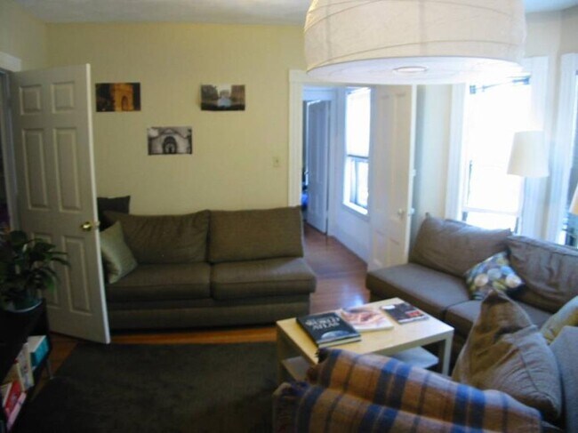 Foto del edificio - 3.0 bedroom in Cambridge Massachusetts 02138