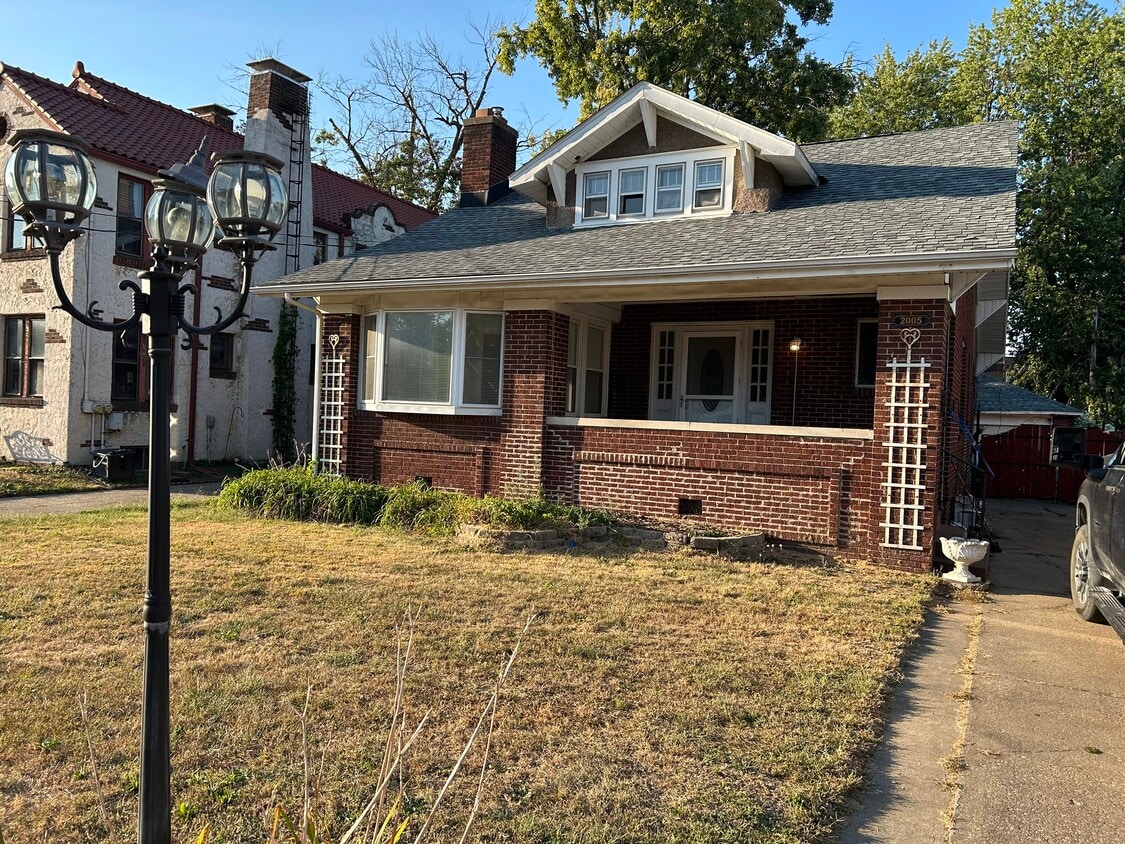 Foto principal - 2005 W Ayres Ave