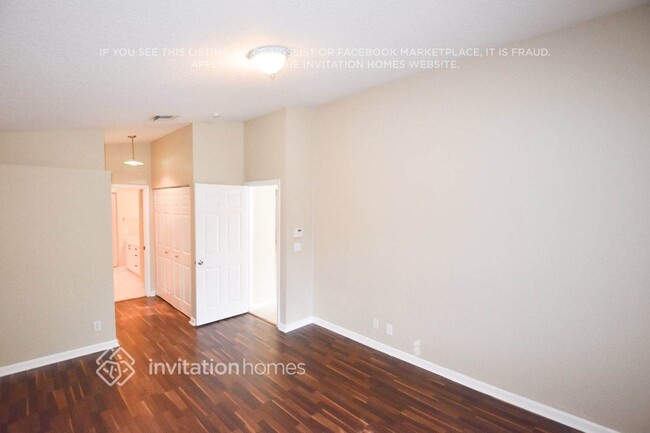 Foto del edificio - 4010 Laurelwood Ln